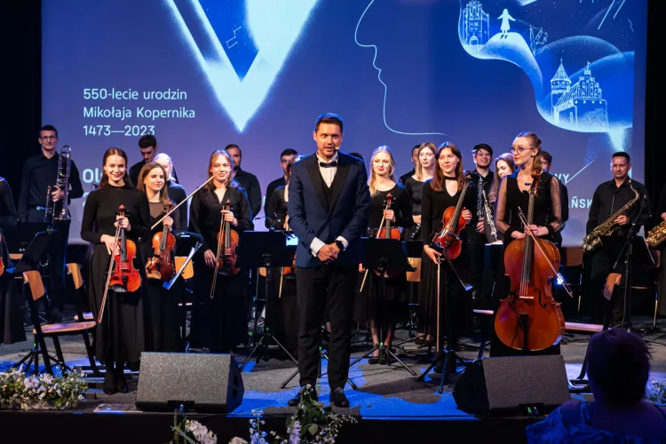 Orkiestra Akademicka UWM i Studio Wokalne UWM podczas koncertu na zakończenie ŚKK w Olsztynie