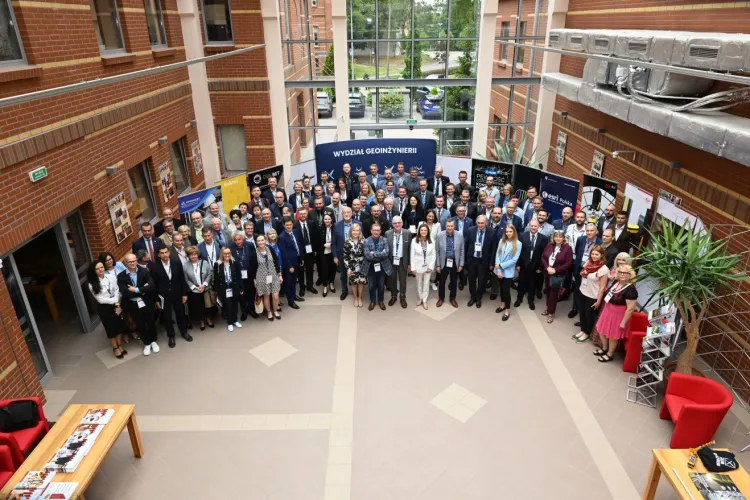 fotografia zbiorowa uczestników zjazdu