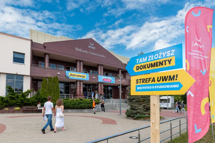 Strefa Kandydata przed Biblioteką Uniwersytecką UWM 