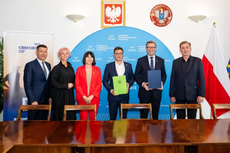 podpisanie umowy z firmą Chemirol