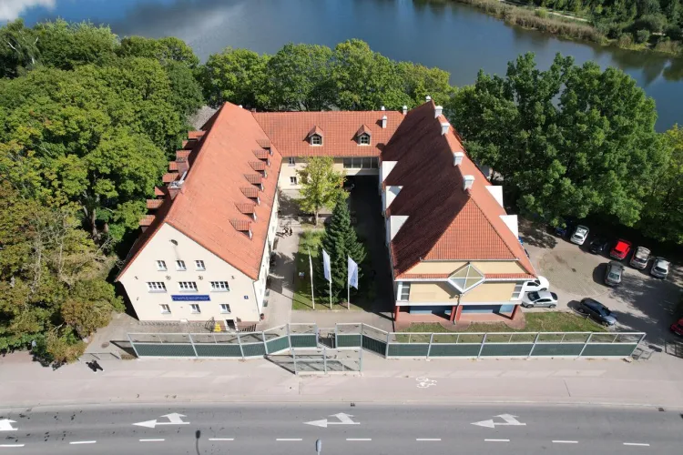 Uniwersyteckie XII Liceum Ogólnokształcące w Olsztynie - widok z drona