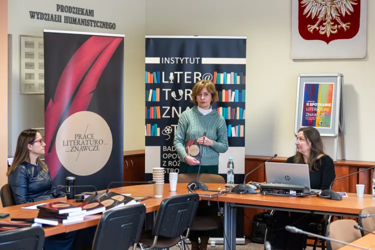 prof. Aneta Jachimowicz, prof. Joanna Chłosta Zielonka i prof. Ewa Kujawska-Lis podczas spotkania literaturoznawców UWM
