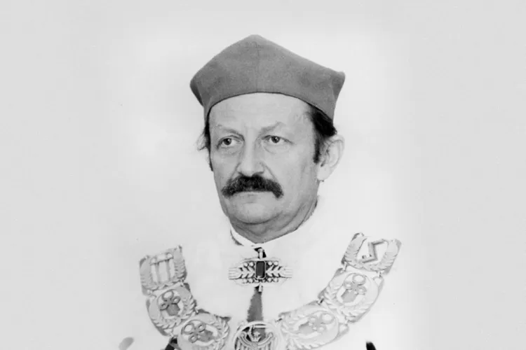 Prof. Andrzej Hopfer w todze rektorskiej