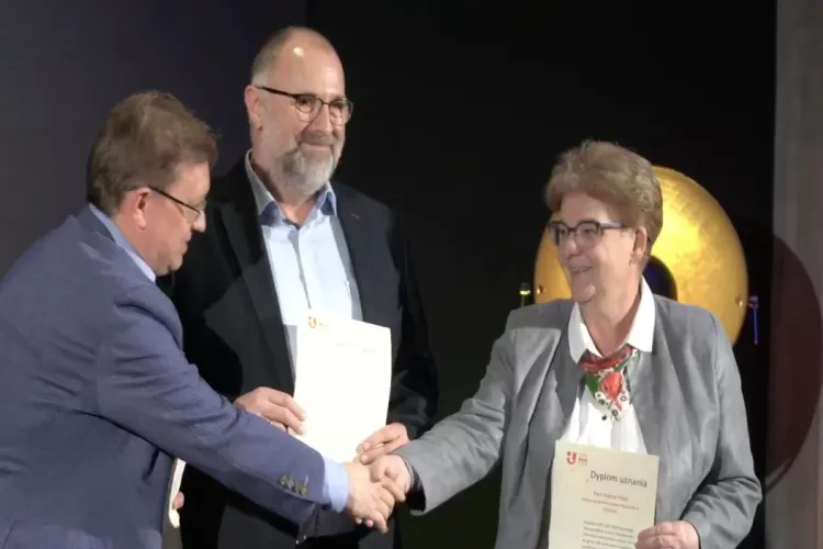 Hanna Pikus odbiera nagrodę