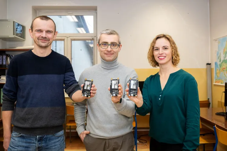 W zespole prof. Jacka Paziewskiego znajdują się dr hab. inż. Rafał Sieradzki i dr inż. Katarzyna Stępniak. Wszyscy są pracownikami Katedry Geodezji