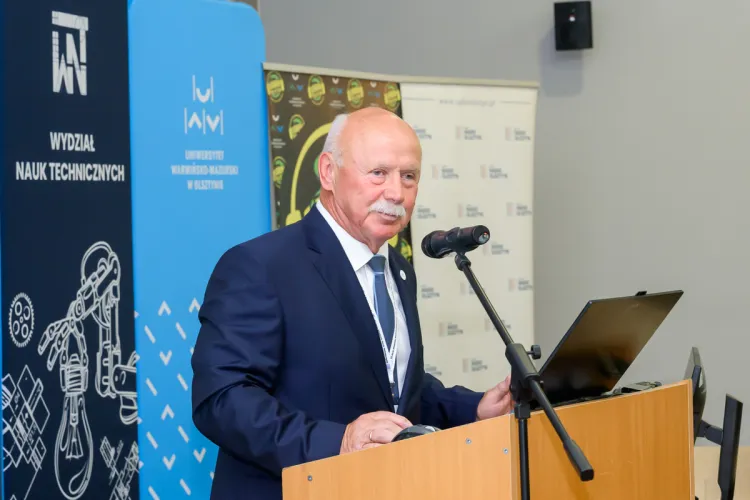 prof. Adam Lipiński, dziekan WNT