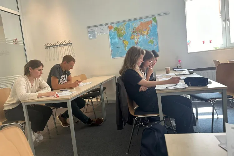 studenci germanistyki na kursie językowym 