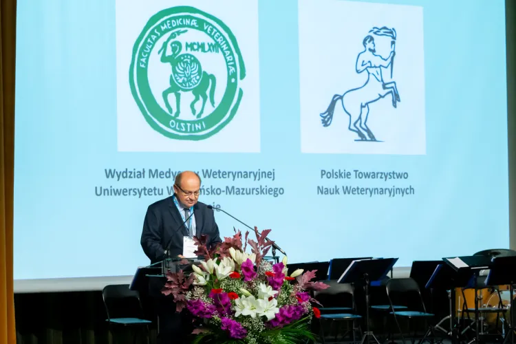 Prof. Lewczuk w czasie otwarcia konferencji