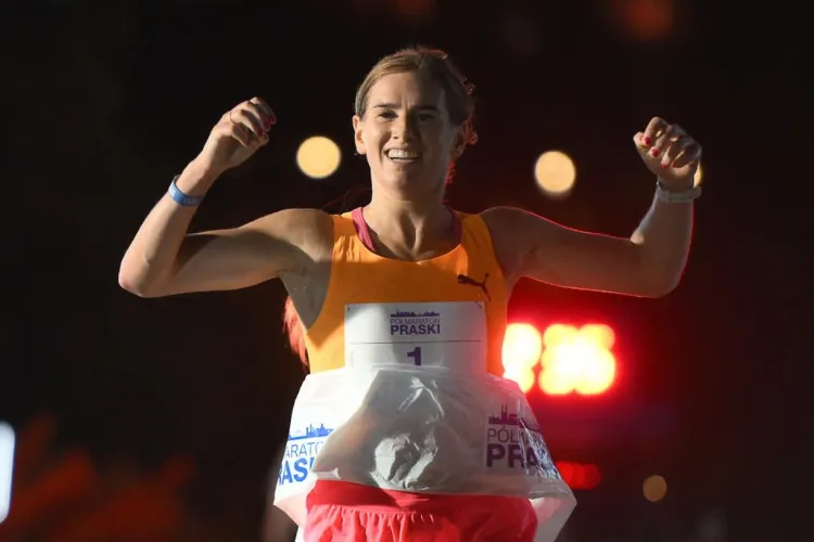 Aleksandra Lisowska biegnie