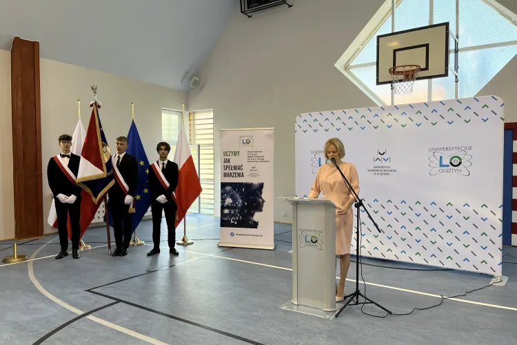 rozpoczęcie roku w uniwersyteckim LO