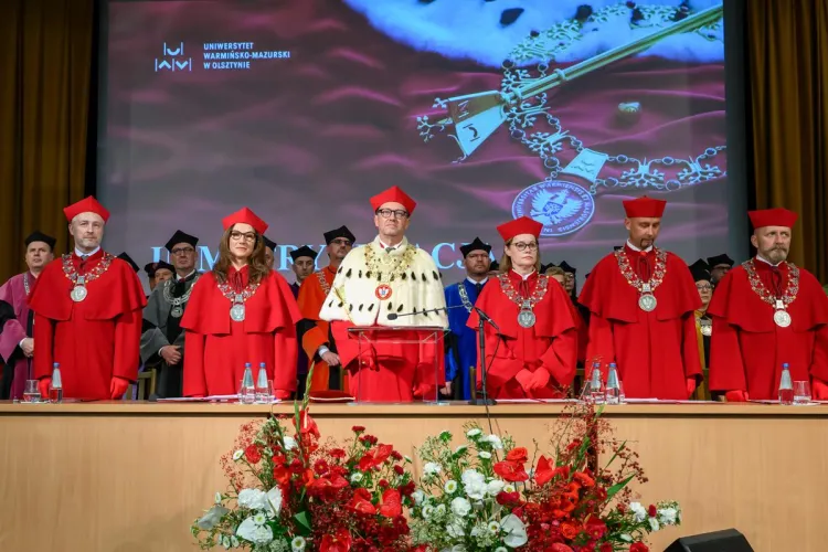 Rektor i prorektorzy w czasie inauguracji roku akademickiego 2024/2025