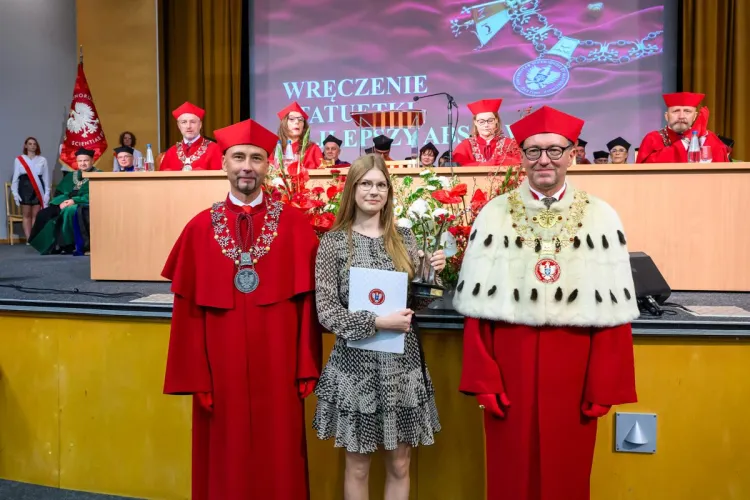 Najlepsza absolwenta z rektorem i prorektorem ds. studenckich 