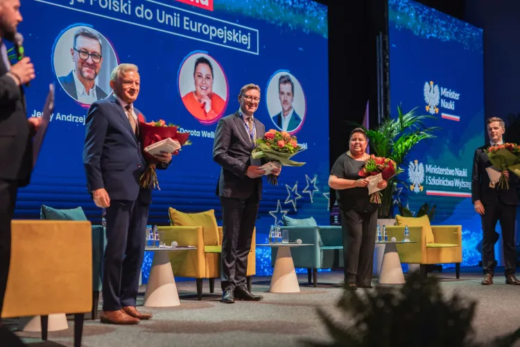 Uniwersyteckie obchody 20-lecia Polski w Unii Europejskiej: prof. Jerzy Buzek, prof. Jerzy Przyborowski, Dorota Wellman, Radek Kotarski
