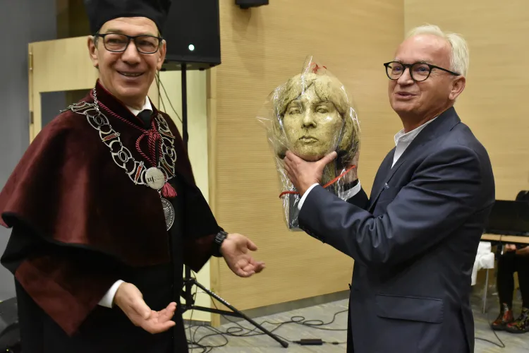 Prof. Połowianiuk i prof. Błoński podczas inauguracji roku na Wydziale Sztuki / Fot. Ścibor Ciepielewski