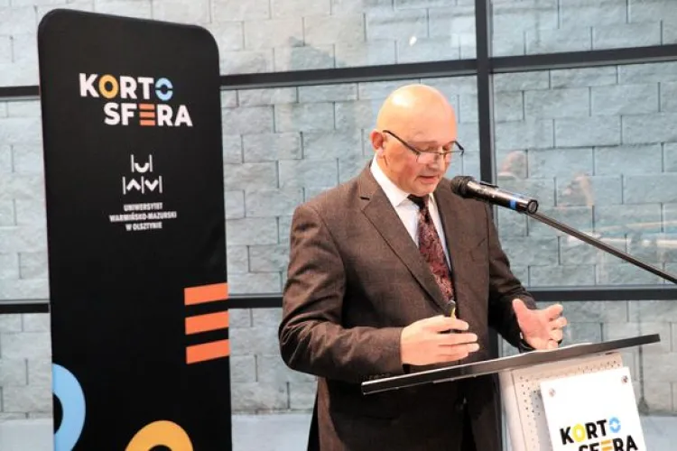 Prof. Kiklewicz podczas spotkania z nauką 