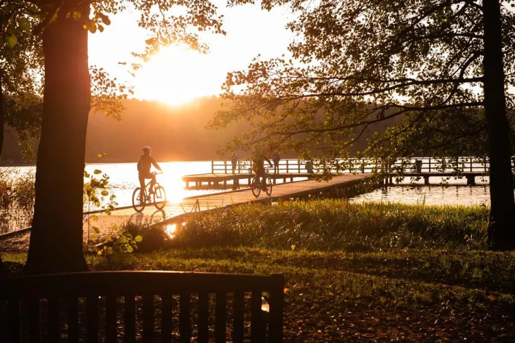 Kortowo - rowerzyści na pomoście