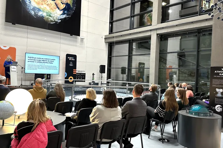 Prof. Alina Naruszewicz-Duchlińska w Kortosferze