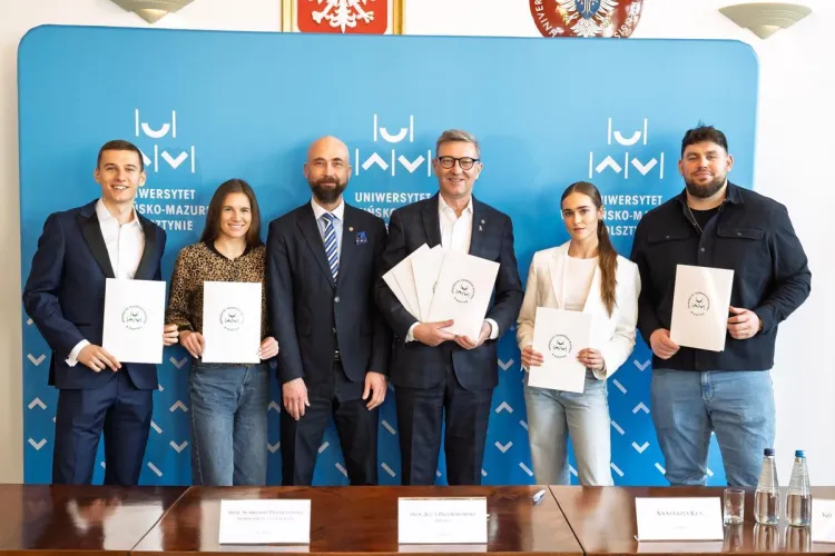 Od lewej: Kacper Lewalski, Aleksandra Lisowska, prof. Sławomir Przybyliński, prof. Jerzy Przyborowski, Anastazja Kuś, Konrad Bukowiecki