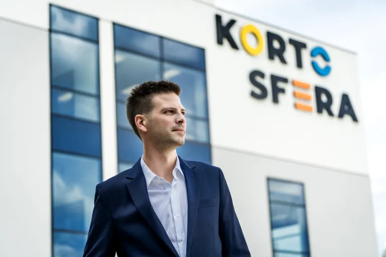 Mateusz Pikuliński przed Kortosferą / fot. archiwum Kortosfery