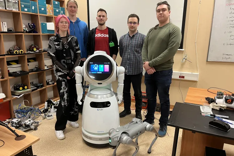 Studenci z Naukowego Koła Robotyki