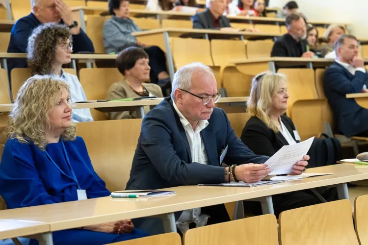 Uczestnicy konferencji nowe zjawiska w języku 