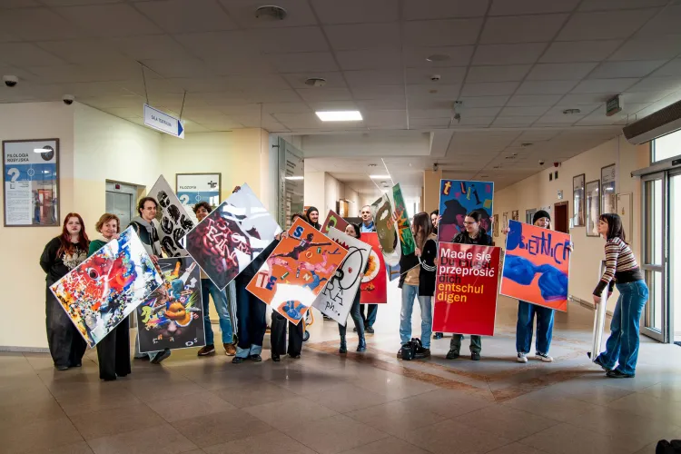 Studenci z Wydziału Sztuki prezentują swoje plakaty