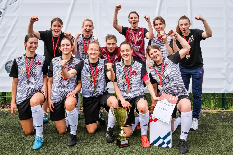 drużyny piłkarek nożnych z UWM 