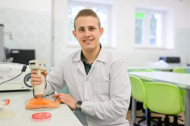 Miłosz Trymers w laboratorium 