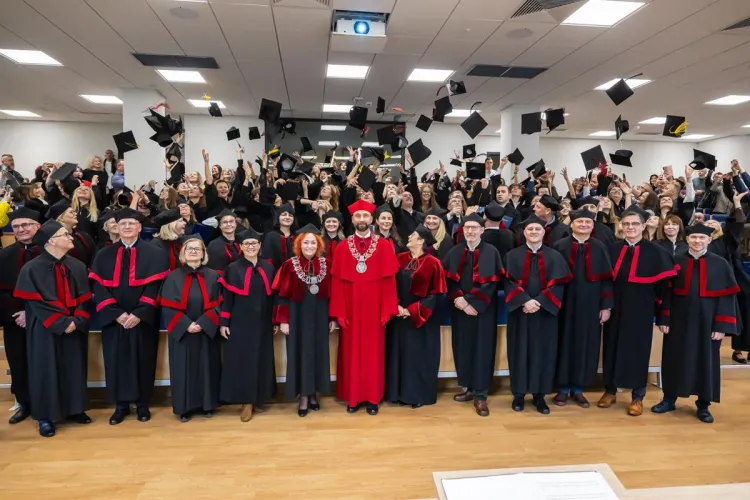 absolwenci WNS podczas dyplomatorium 