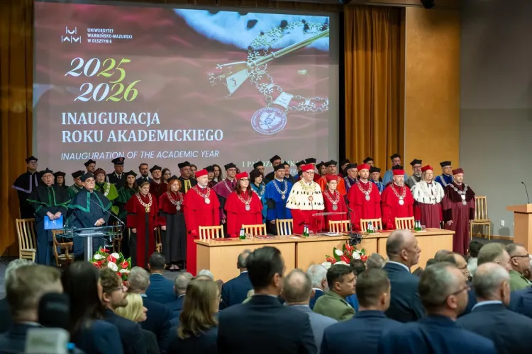 Inauguracja roku akademickiego na UWM: Senat UWM na scenie