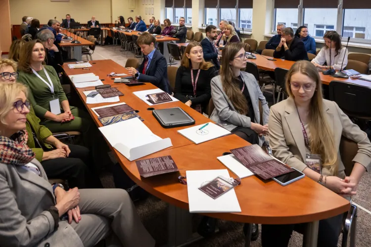 uczestnicy konferencji "Życie prywatne Polaków w XIX w." 