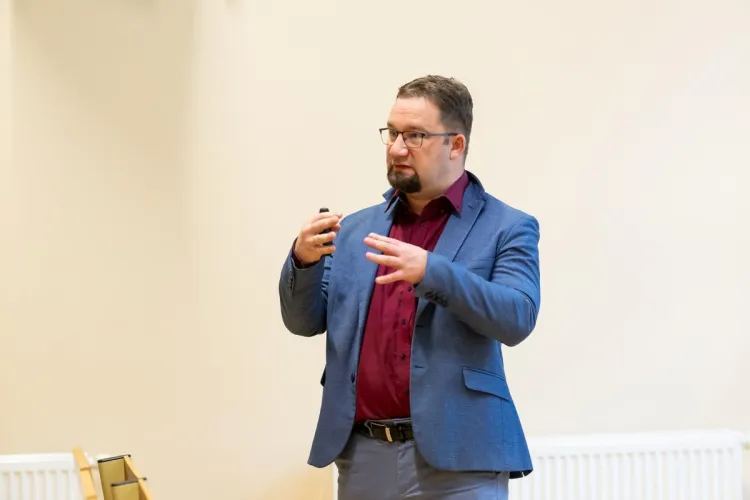 Bartosz Naskręcki podczas wykładu