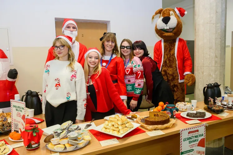Studenci Wydziału Geoinżynierii podczas akcji Kortowski Mikołaj 