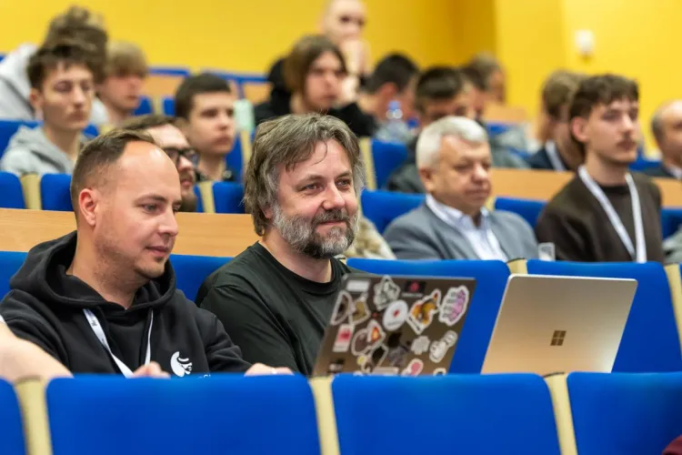 Słuchacze Regionalnego Forum Cyberbezpieczeństwa Województwa Warmińsko-Mazurskiego