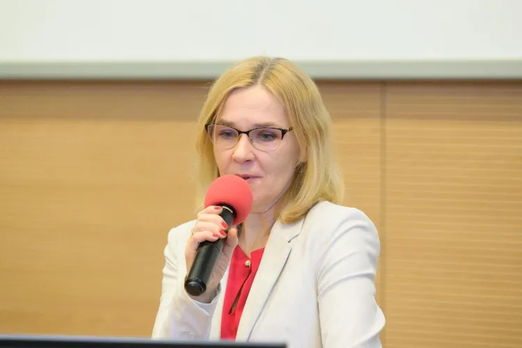 dr hab. Barbara Krysztopa-Czupryńska podczas wykładu na "Czwartkach z Humanistyką" 