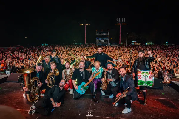 Enej na scenie podczas Kortowiady 2025 / Fot. Wojciech Fabiszewski