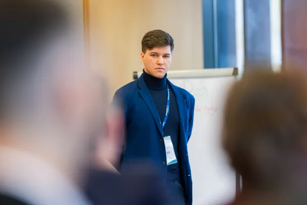 student wygłaszający referat