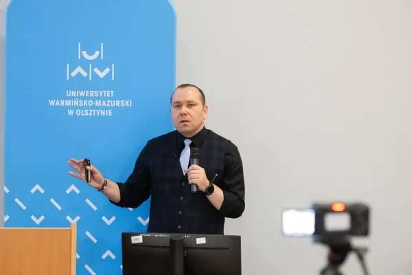 Miłosz Babecki podczas wykładu 