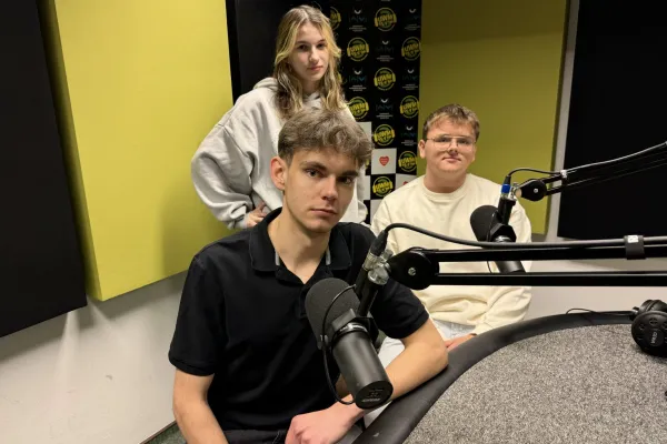 Troje przedstawicieli Boczników w studiu Radia UWM FM