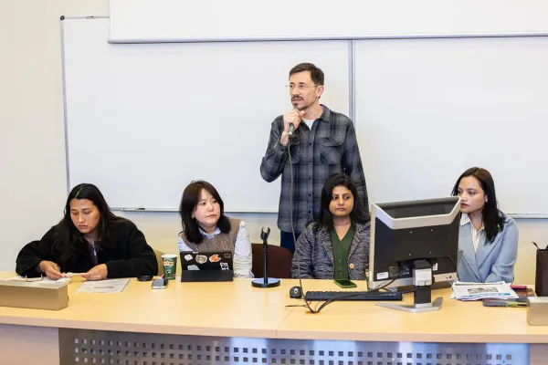 dr Szymon Żyliński i goście z Bhutanu 