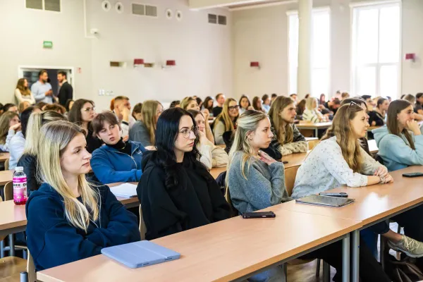 Zdjęcie przedstawia uczestników wydarzenia Zawodowy kompas WBZ 
