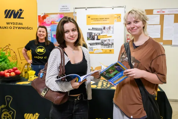 Uczestniczki Olsztyńskiego Salonu Maturzystów 2026