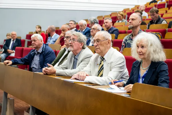 Uczestnicy konferencji „Rybactwo śródlądowe we współczesnym świecie. 1951 → 2026 → 2051”