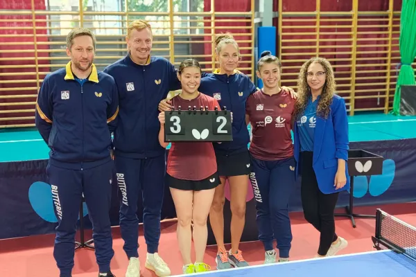Od lewej stoją: Michał Ogrodniczak, Jacek Świtalski, Kana Hanai, Daria Łuczakowska, Gaia Monfardini i Joanna Ryba