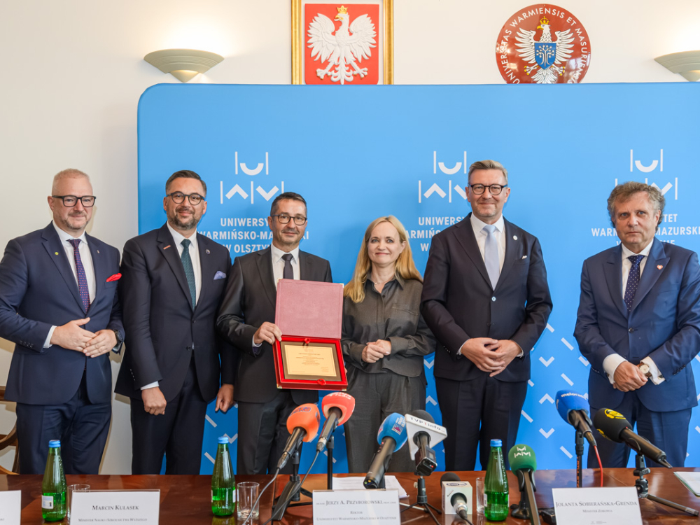 konferencja prasowa na UWM. Od lewej stoją: Radosław Król, Marcin Kulasek, Bogdan Włodarczyk, Jolanta Sobierańska-Grenda, Jerzy Przyborowski, Jacek Karnowski
