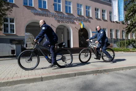 Straż Uniwersytecka UWM wyposażona w rowery elektryczne
