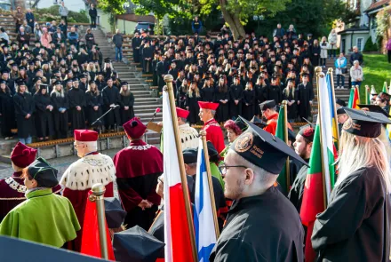 Uroczystą inauguracją roku akademickiego UWM uczcił 15-lecie kierunku lekarskiego