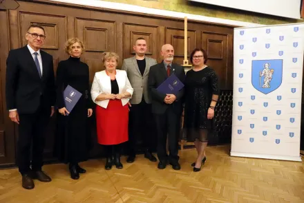 Przedstawiciele UWM z nagrodami od prezydenta Olsztyna