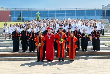 Studenci Wydziału Lekarskiego UWM po raz pierwszy założyli lekarskie stroje