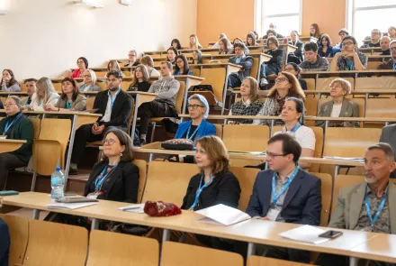 Angliści świętowali 30-lecie podczas ogólnopolskiej konferencji „Między słowami – między światami”.